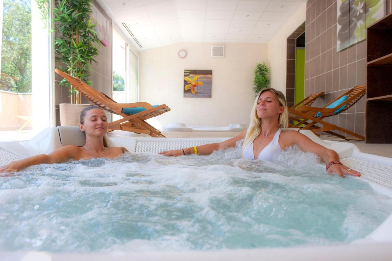 Vtf Le Castelet Hotel Saint Aygulf Eksteriør billede