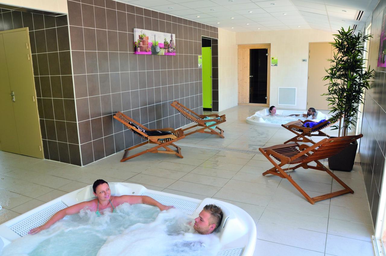 Vtf Le Castelet Hotel Saint Aygulf Eksteriør billede